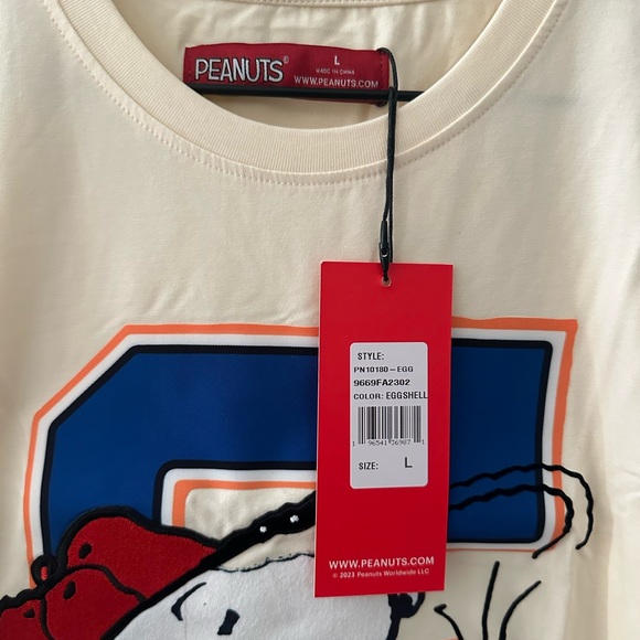 Peanuts T Shirt Cream Size Large Brand New - Picture 9 of 10